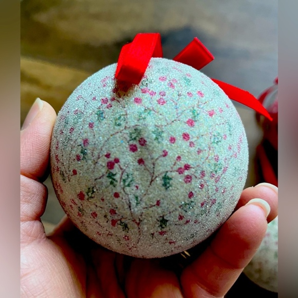 Christmas Ornaments Red Cream Holly Berry Christmas Tree Frosted Round Set of 8 - Picture 5 of 9